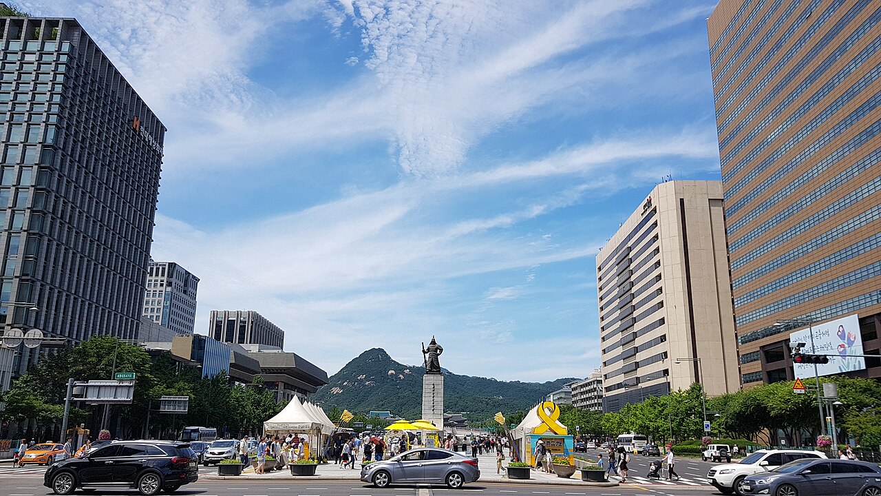 Gwanghwamun Square (광화문광장)