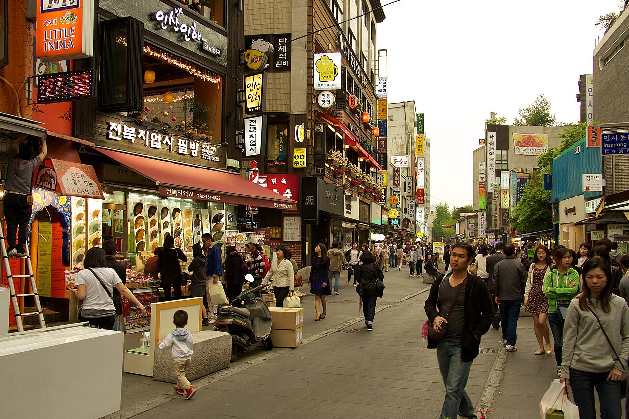 Insa-dong Traditional Culture Street (인사동 전통문화거리)