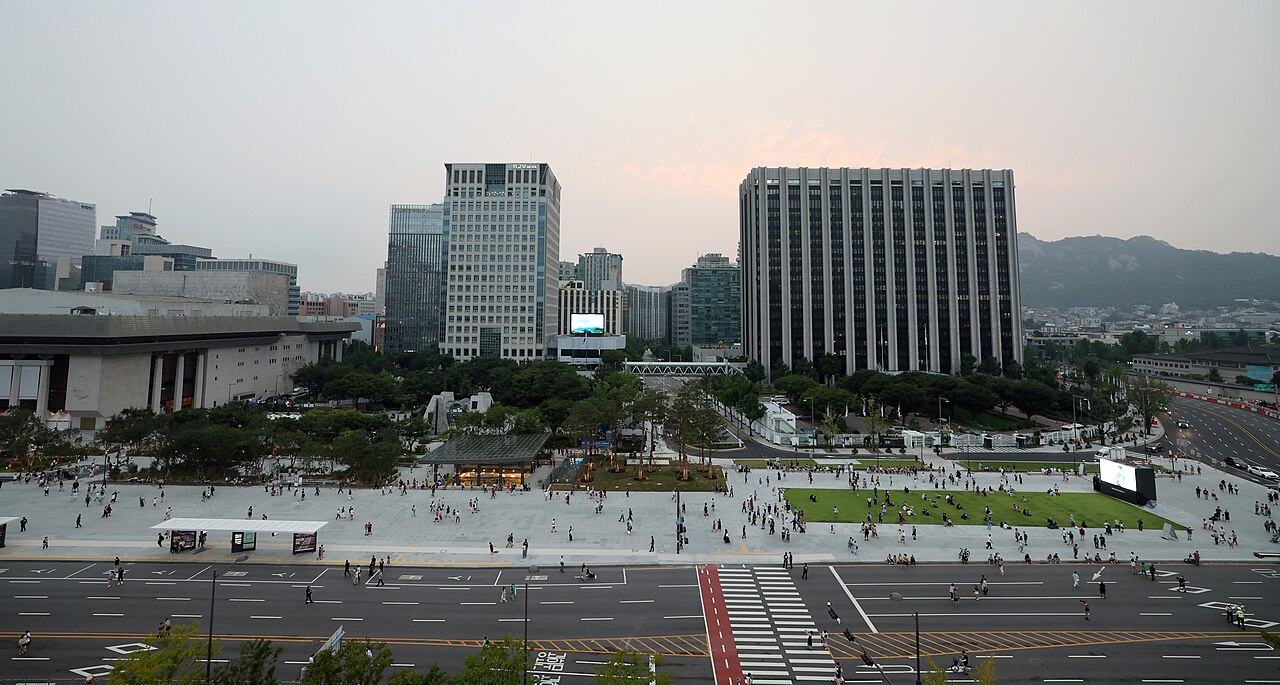 Gwanghwamun Square (광화문광장)
