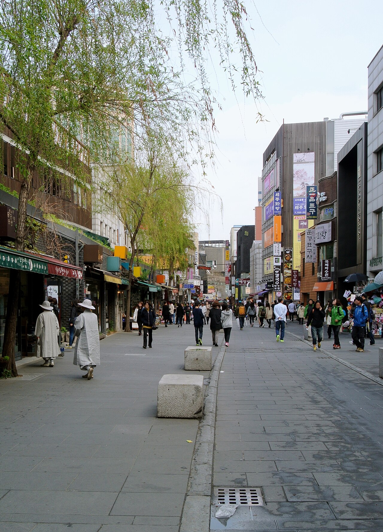 Insa-dong Traditional Culture Street (인사동 전통문화거리)
